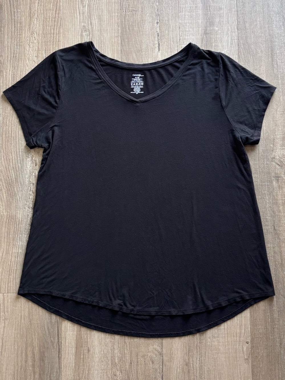 V-Neck Shortsleeve Top in Black